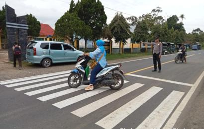 Berikan Rasa Aman Bagi Pengendara, Polsek PUT Polres RL Polda Bengkulu Lakukan Pengaturan Lalin