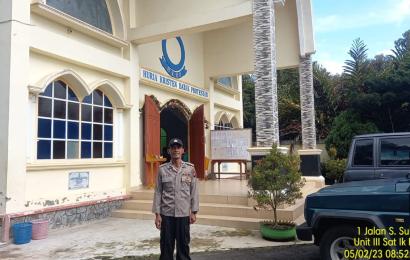 Personel Polres Rejang Lebong Beri Pengamanan Umat Nasrani Beribadah