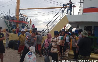 Polsek Enggano Laksanakan Pengamanan Rutin Kedatangan KM. Sabuk Nusantara