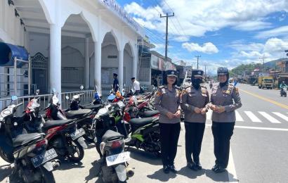 Di Kepahiang, Salat Jumat Nyaman Dijagain Polwan