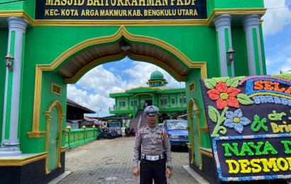  Personel Polres BU Jaga Masjid Saat Salat Jumat