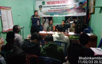 Bhabinkamtibmas Polsek Lebong Tengah Hadiri Musrenbangdes Desa Magelang Baru
