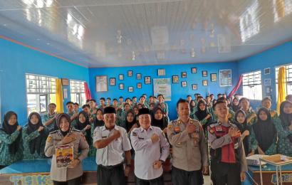 Masuk Sekolah, Polres Lebong Ajak Siswa Jika Lulus Masuk Polisi