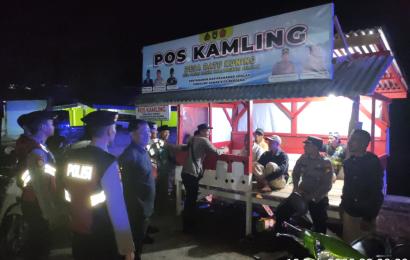 Ciptakan Kamtibmas Kondusif, Kapolsek Kota Manna Pimpin Patroli dan Cek Pos Kamling