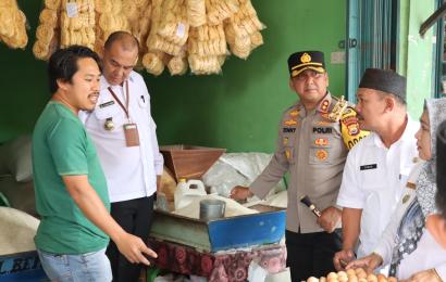 Bersama TPID, Kapolres Rejang Lebong Sidak Komoditi Pangan Pokok di Pasar