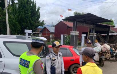 Terus Hadir, Satlantas Polres Kepahiang Bersama Dishub Imbau Para Juru Parkir Cegah Kemacetan