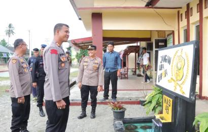 Kunjungi Mapolsek Kaur Utara, Kapolres Kaur Minta Senior Ajari Junior Hal Yang Baik