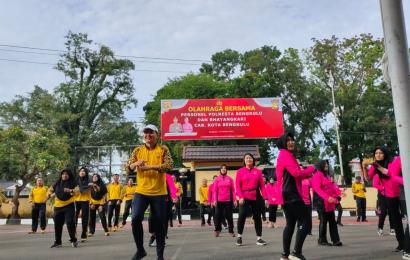 Olahraga Bersama Personel dan Bhayangkari, Kapolresta Bengkulu Bagikan Doorprize