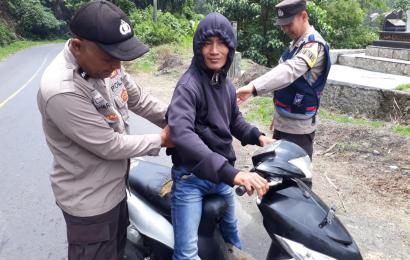 Polsek Sindang Kelingi Razia Senpi dan Sajam