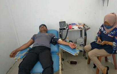 Peduli Sesama, Personel Polsek Kaur Tengah Donor Darah