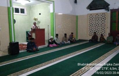 Tingkatkan Ketaqwaan, Bhabinkamtibmas Polsek Maje Polres Kaur Polda Bengkulu Hadiri Peringatan Israj Miraj