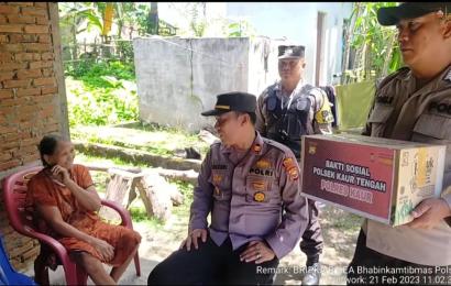 Kapolsek Kaur Tengah Polres Kaur Salurkan Bantuan ke Warga yang Membutuhkan