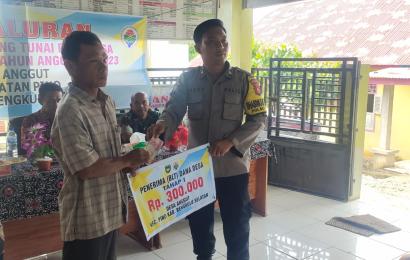 Kapolsek Pino Hadiri Pembagian BLT Tahap I Dan II Tahun 2023