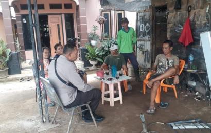 Sambil Ngopi, Bhabinkamtibmas Kelurahan Semarang Sampaikan Imbauan Kamtibmas