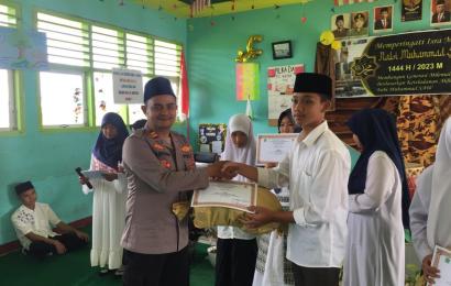 Kapolsek Lebong Atas Hadiri Peringatan Isra Mikraj di SMP 02 Lebong Atas