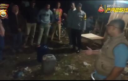 Meresahkan, Bhabinkamtibmas Bersama Warga Sidak Warung Tuak di Muara Bangkahulu