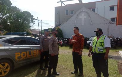 Polsek Gading Cempaka Kerahkan Personel Pengamanan ke Gereja Saat Ibadah 