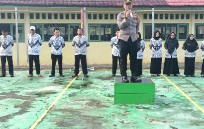 Kapolsek Batik Nau Jadi Inspektur Upacara  di SMKN 06 Bengkulu Utara