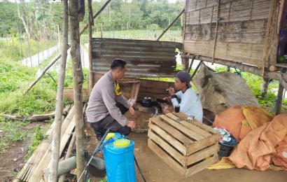 Bhabinkamtibmas Polsek Bermani Ulu Sambangi Warga, Sampaikan Imbauan Kamtibmas