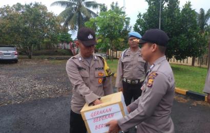Bantu Warga yang Membutuhkan, Polsek Giri Mulya Sedekah Bersama