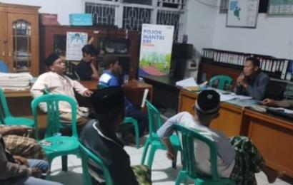Bhabinkamtibmas Kelurahan Bajak Imbau Aktifkan Sat Kamling Saat Pertemuan dengan Ketua RT/RW