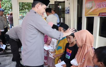 Kapolresta Berbagai Takjil dan Berikan Tali Asih ke Anak Yatim