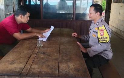Bhabinkamtibmas Saat Menghimbau Warung Tuak Agar Tak Menjual Minuman Alkohol Saat Bulan Suci Ramadhan 