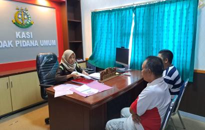 Berkas P21, Polres Lebong Serah Terima Tersangka Kasus Penganiayaan ke Kejari Lebong