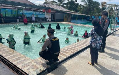 Patroli Harkamtibmas, Sat Samapta Polres Bengkulu Utara Datangi Kolam Renang