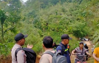 Polsek Kerkap Berikan Pengamanan Giat Adopsi Hutan Desa Lemo Nakai