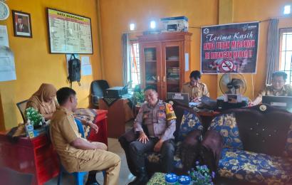Sambangi Warga, Bhabinkamtibmas  Polsek Kedurang Sampaikan Imbauan Kamtibmas