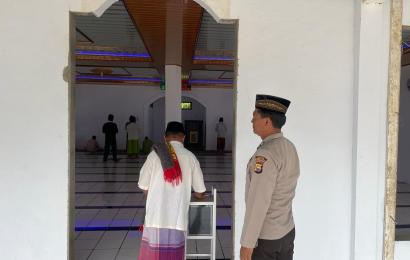 Beri Rasa Aman dan Nyaman, Polsek Giri Mulya Lakukan Pengamanan Salat Jumat