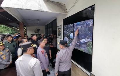 Kapolri Tinjau Lokasi Kebakaran Depo Pertamina Plumpang 