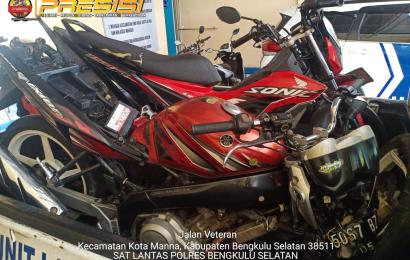 Dua unit kendaraan yang terlibat lakalantas