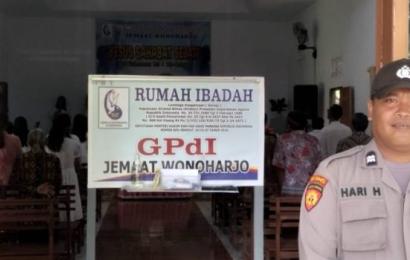 Polsek Giri Mulya Saat Pengamanan Ibadah Minggu di Gereja