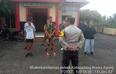 Bhabinkamtibmas Saat Gelar Pembinaan Fisik Dengan Remaja