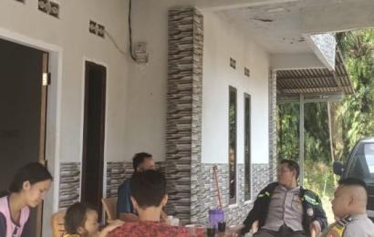 Polsek Batik Nau Saat Sambangi Warga