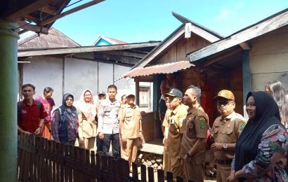 Personel Polsek Lebong Tengah Hadiri Musyawarah Penerima PKH