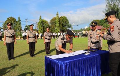 Kapolres Seluma Saat Pimpin Sertijab 2 Kapolsek dan 2 Kasi