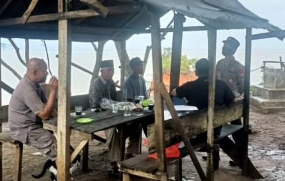 Personel Polsek Air Besi Saat Monitoring Objek Wisata