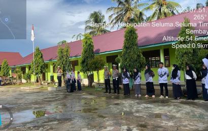 Kasat Lantas Polres Seluma Jadi Pembina Upacara di SMPN 02 Seluma