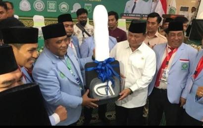 Menhan Prabowo Dianugerahi Tokoh Peduli Santri TK TPA Al Quran Oleh BKPRMI