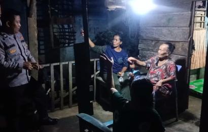 Hadir di Tengah Masyarakat, Personil Polsek Air Besi Sambangi Warga