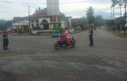 Commander Wish,  Polsek Air Besi Bantu Masyarakat Pengguna Jalan