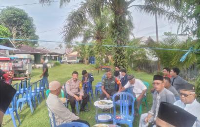 Bhabinkamtibmas Sumber Jaya Hadiri Undangan Acara Doa Bersama Masuk Puasa 
