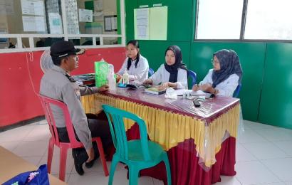 Bhabinkambitbmas Saat Sambangi Puskesmas Enggano