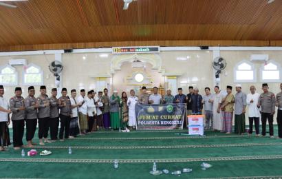Menggelar Jumat Curhat di Masjid  Umar Bin Khattab Cempaka Permai, Kapolresta Bengkulu kembali buka Ruang Dialog