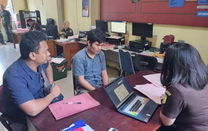Polres BS Serahkan Berkas Tersangka Curat ke Kejaksaan
