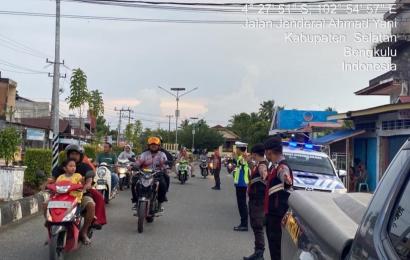 Satlantas Polres Bengkulu Selatan Gelar Gatur Lalin di Pasar Tumpah Kota Manna 