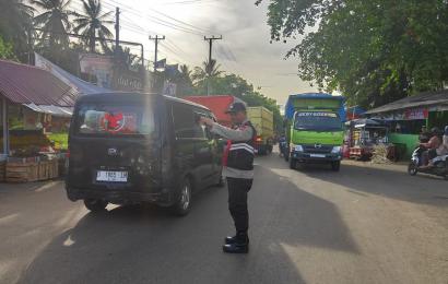 Antisipasi Kemacetan Disimpang Pasar Lais, Polsek Lais Terjunkan Personel